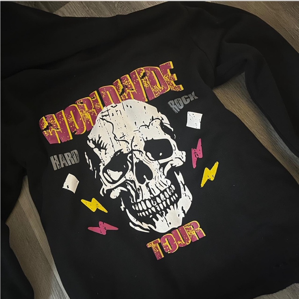 Worldwide Tour Skull Graphic Sweatshirt